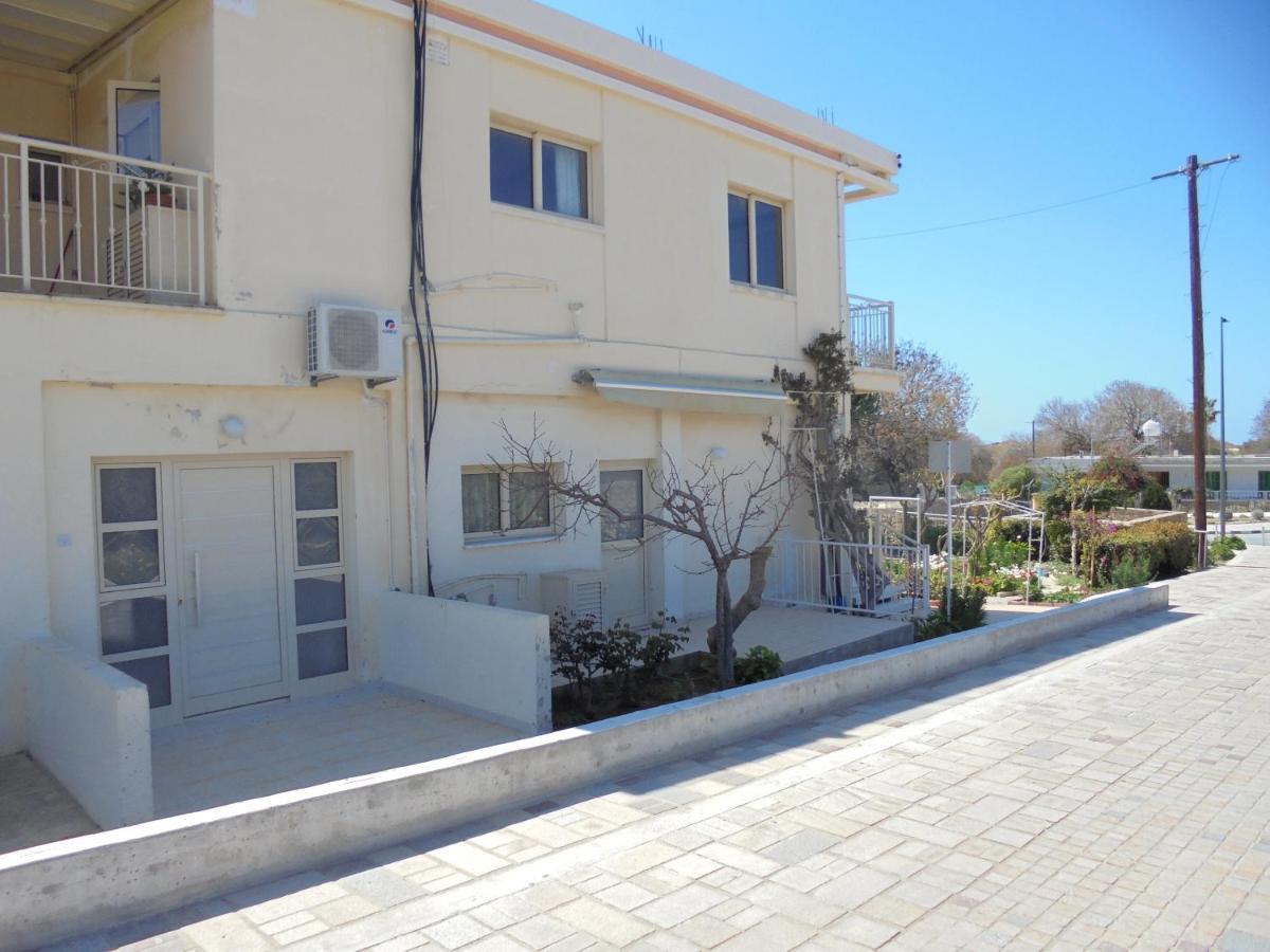 Niki Court Holiday Apartments Paphos Exterior photo