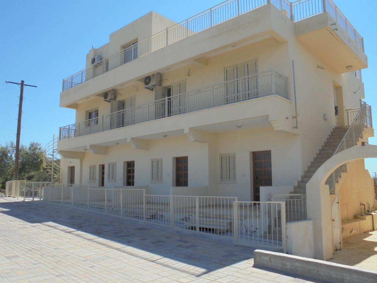 Niki Court Holiday Apartments Paphos Exterior photo
