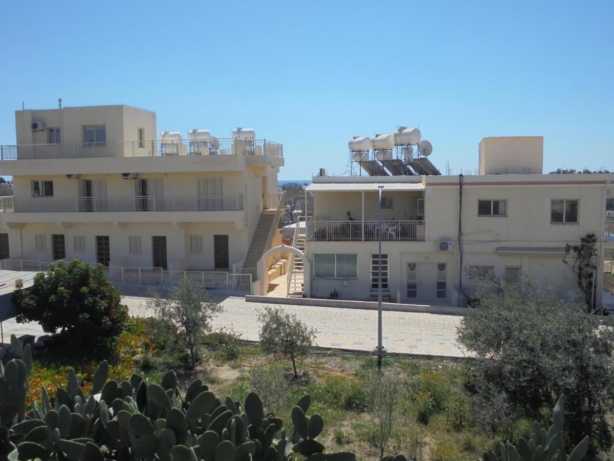 Niki Court Holiday Apartments Paphos Exterior photo