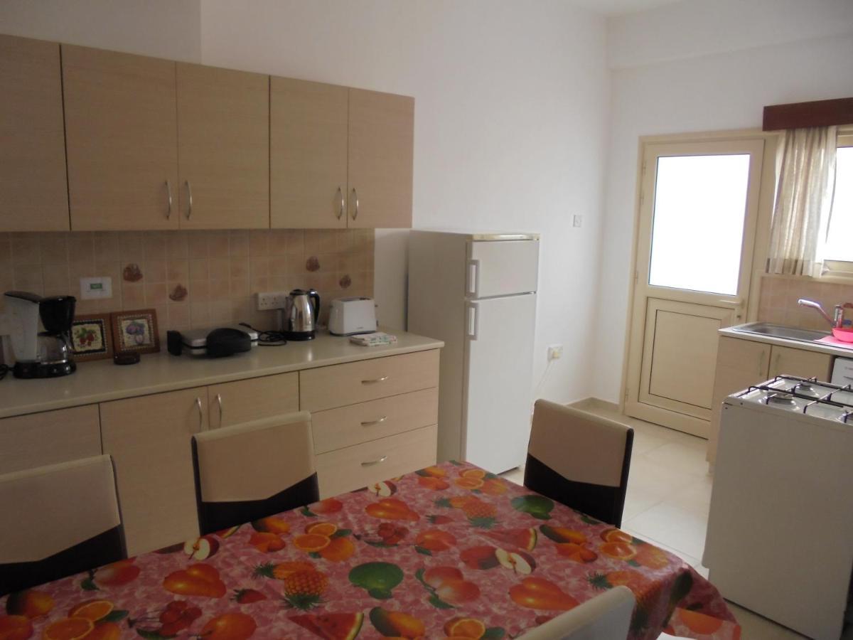 Niki Court Holiday Apartments Paphos Exterior photo