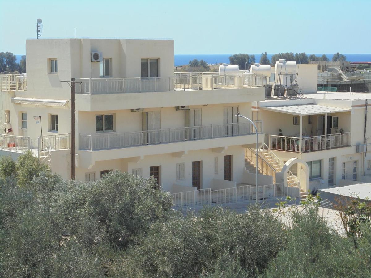 Niki Court Holiday Apartments Paphos Exterior photo