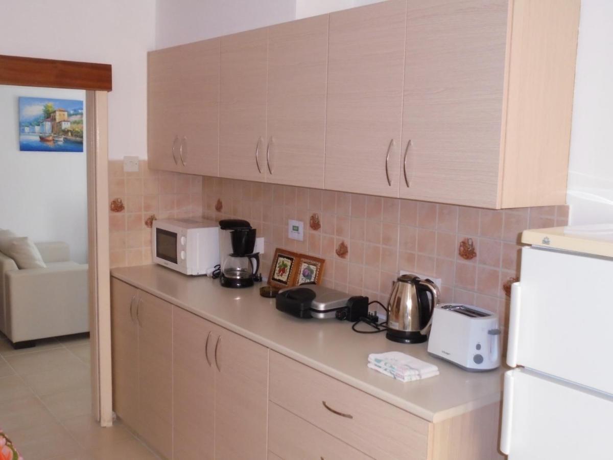 Niki Court Holiday Apartments Paphos Exterior photo