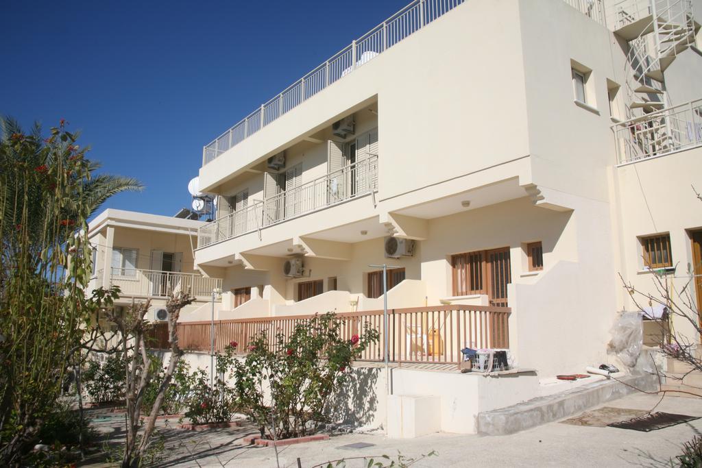 Niki Court Holiday Apartments Paphos Room photo
