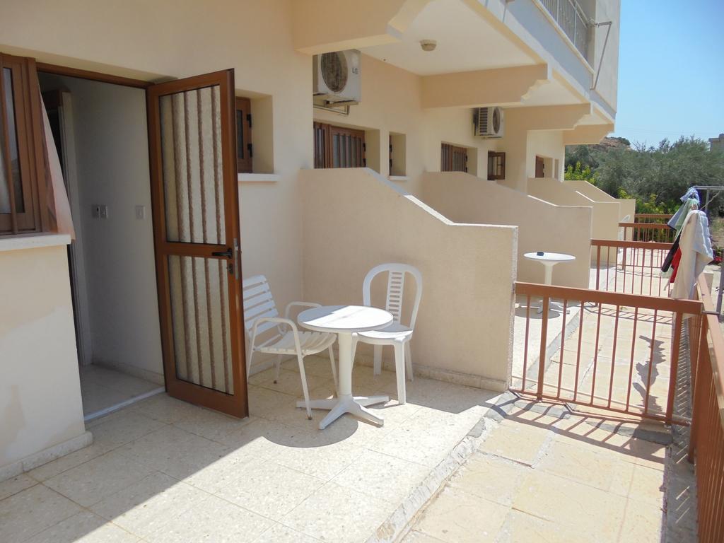 Niki Court Holiday Apartments Paphos Exterior photo