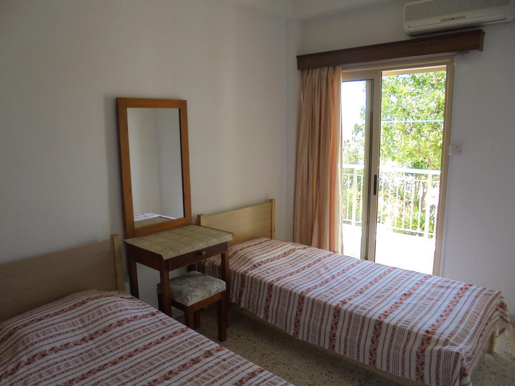 Niki Court Holiday Apartments Paphos Exterior photo