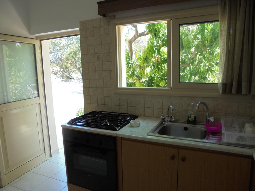 Niki Court Holiday Apartments Paphos Exterior photo