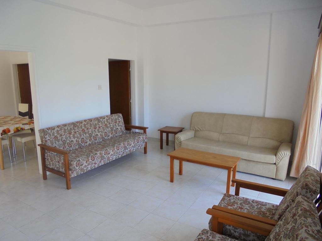 Niki Court Holiday Apartments Paphos Exterior photo