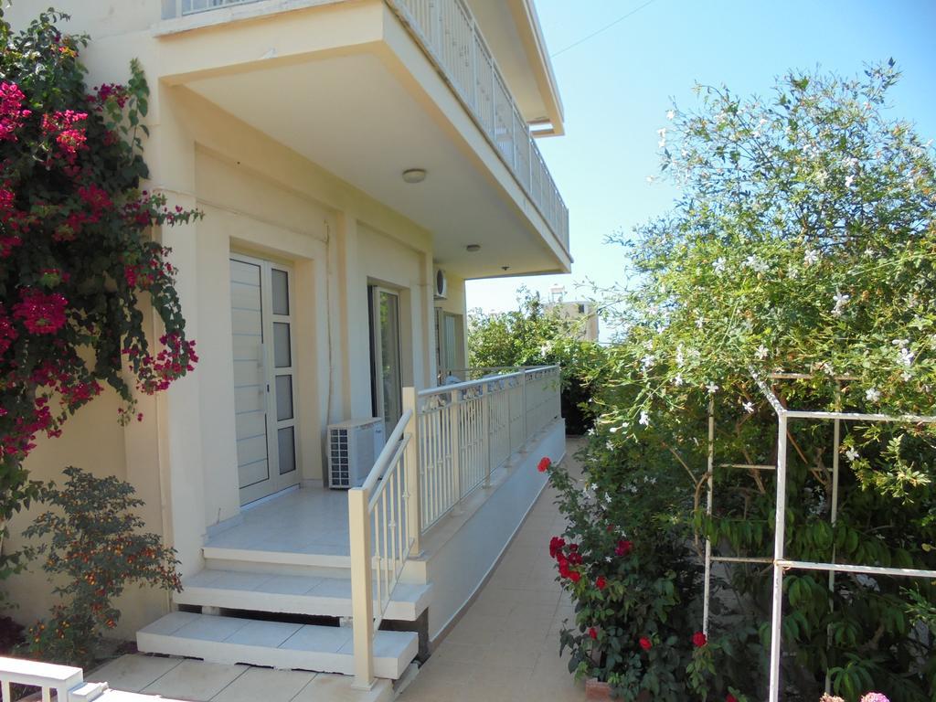 Niki Court Holiday Apartments Paphos Exterior photo
