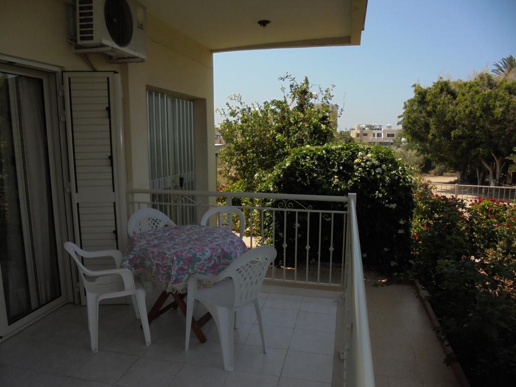 Niki Court Holiday Apartments Paphos Exterior photo