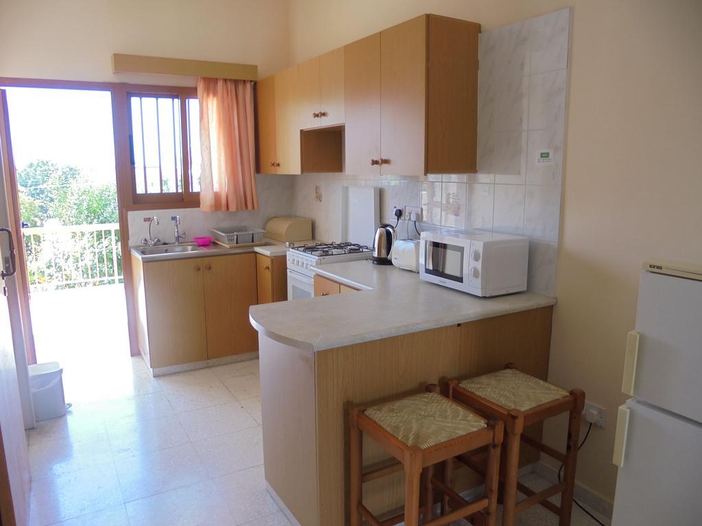 Niki Court Holiday Apartments Paphos Exterior photo