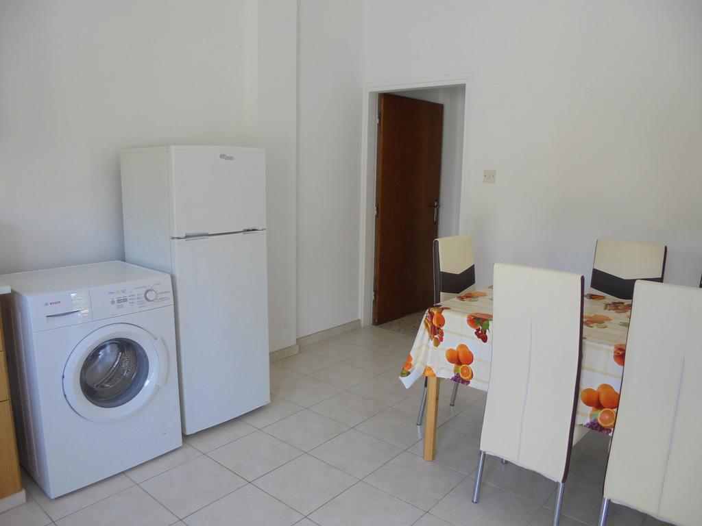 Niki Court Holiday Apartments Paphos Exterior photo