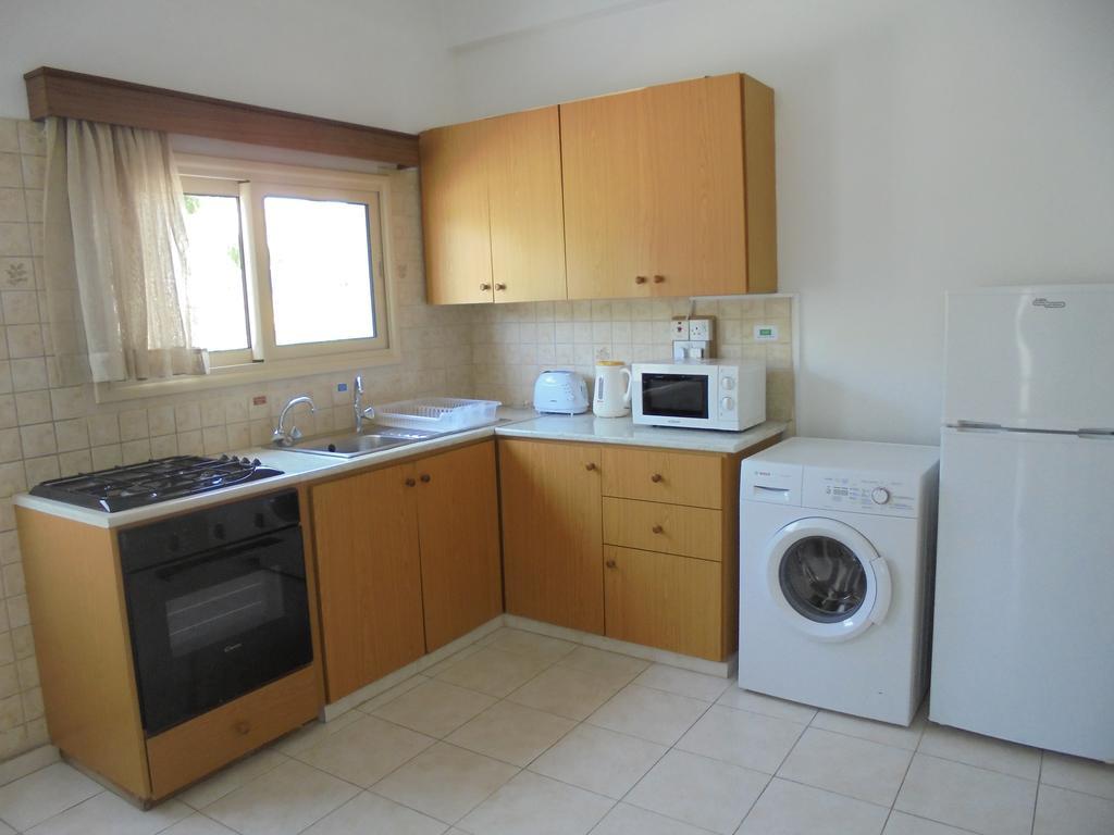 Niki Court Holiday Apartments Paphos Exterior photo